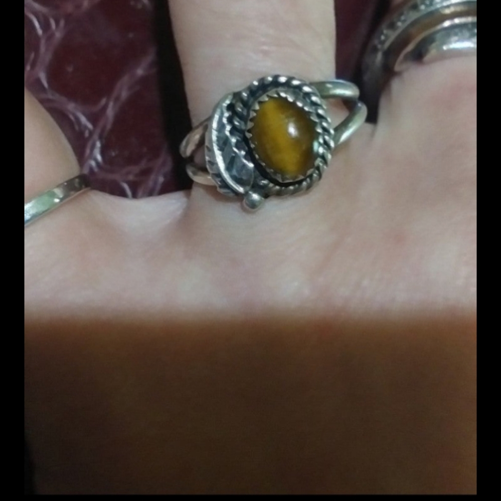 Vintage sterling silver Navajo ring with leaf tiger eye South western style 7.5